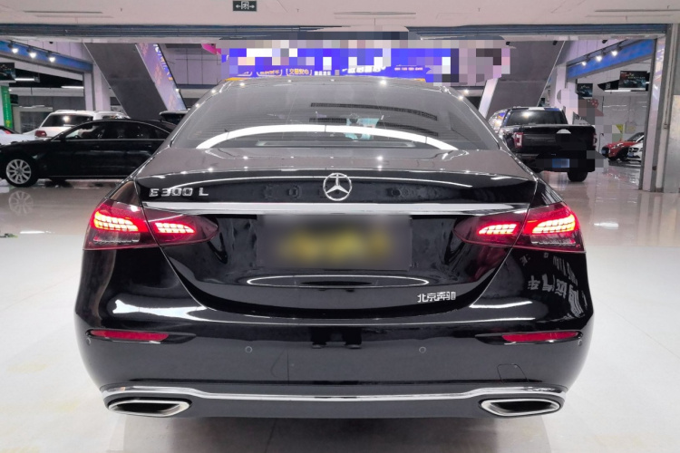 奔驰E级 2023款 改款 E 300 L 时尚型车身外观6