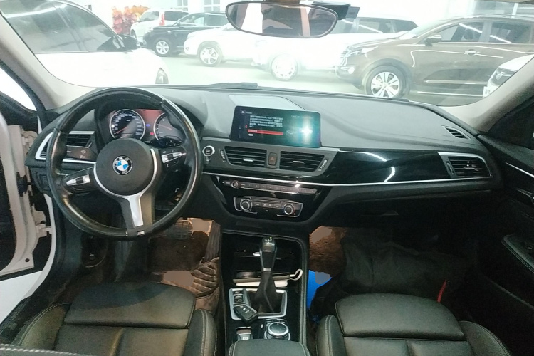 宝马1系 2019款 118i M运动套装中控内饰12