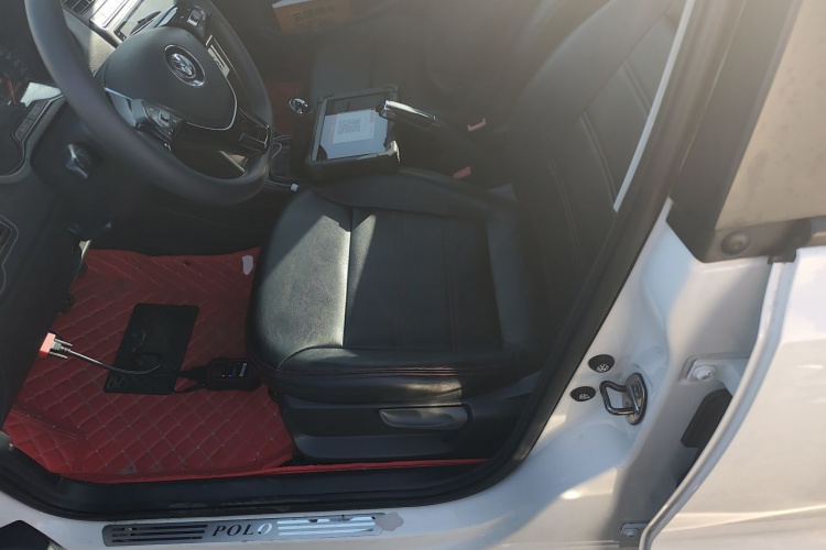 大众 Polo 2014款 1.4L 手动风尚版中控内饰19
