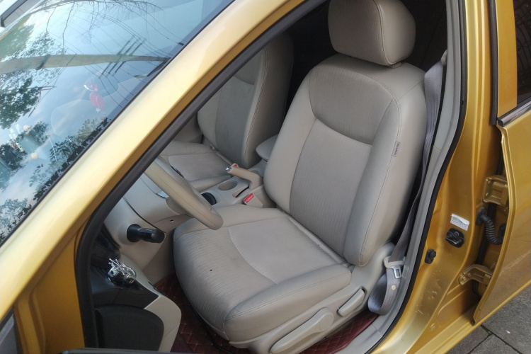 日产 骐达TIIDA 2011款 1.6L CVT智能型中控内饰19