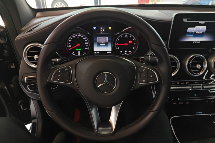 奔驰GLC 2019款 GLC 260 L 4MATIC 动感型中控内饰13