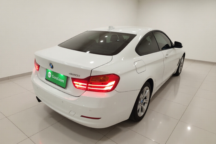 宝马4系 2016款 420i 时尚型车身外观7