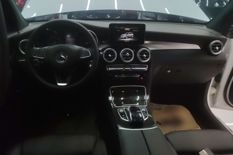 奔驰GLC 2017款 GLC 260 4MATIC 豪华型中控内饰12