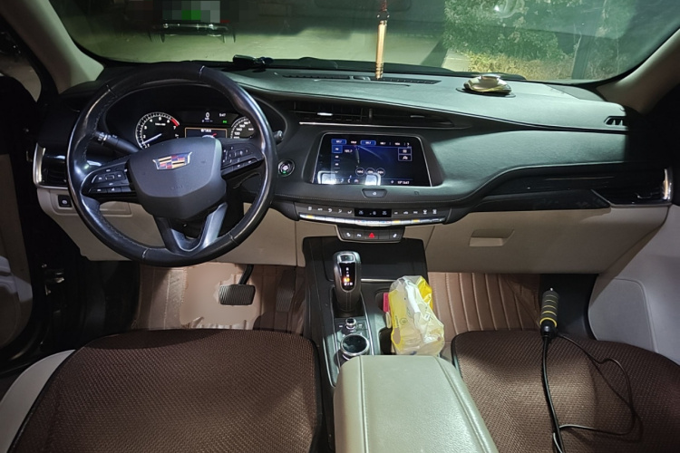 凯迪拉克XT4 2018款 28T 两驱豪华型中控内饰12