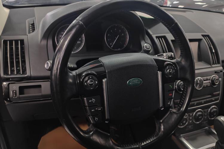 路虎 神行者2 2013款 2.0T Si4 HSE汽油版中控内饰7001