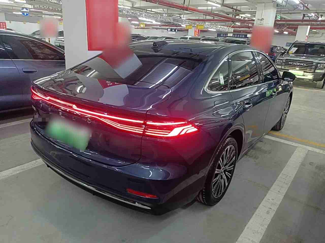 车辆右后45度外观展示