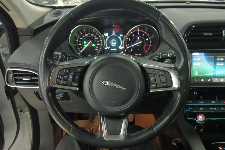 捷豹F-PACE 2020款 2.0T 都市尊享版中控内饰13