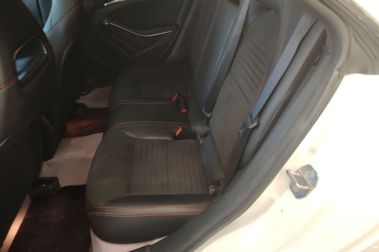 奔驰CLA 2019款 CLA 220 4MATIC中控内饰7004