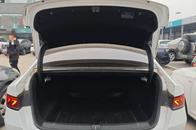 比亚迪 秦PLUS 2021款 DM-i 55KM 旗舰型机舱底盘23