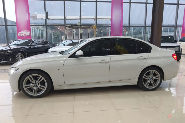 宝马3系 2019款 320i M运动套装车身外观4