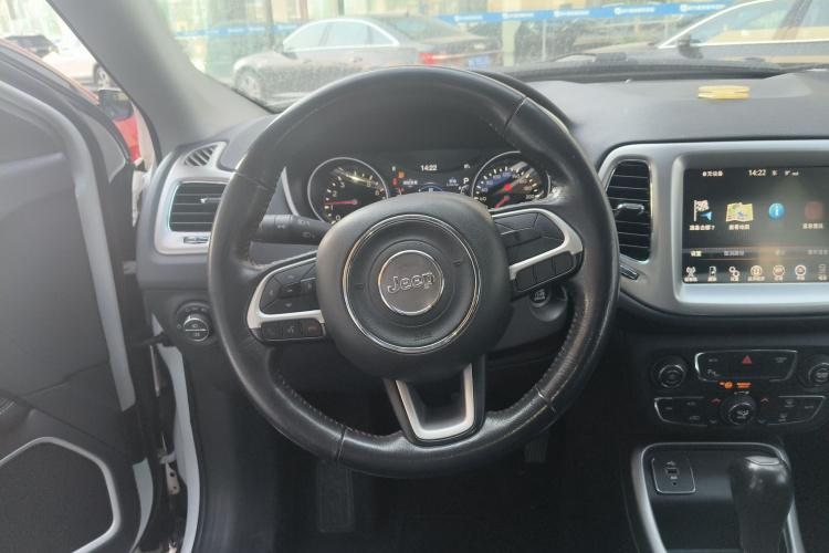 Jeep 指南者 2017款 200T 自动家享版中控内饰13