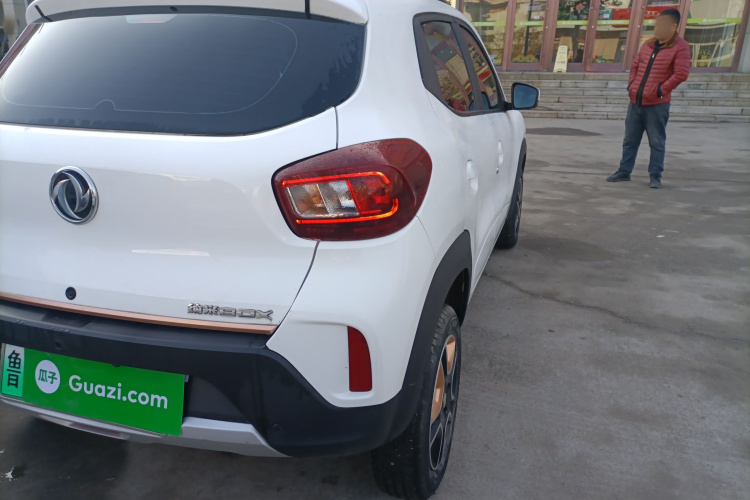 东风纳米EX1 2023款 PRO 轻风版闪电型车身外观9