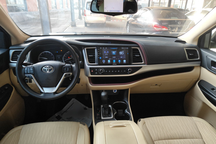 丰田 汉兰达 2015款 2.0T 两驱精英版 7座中控内饰7002