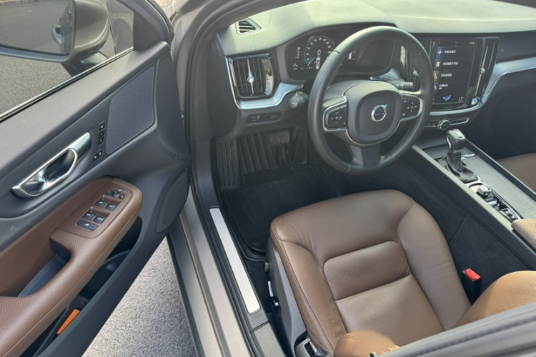 沃尔沃S60 2020款 T4 智逸豪华版中控内饰7002