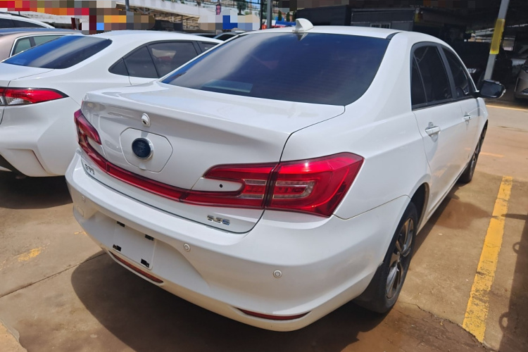 比亚迪 秦新能源 2017款 1.5T 尊贵型车身外观6003