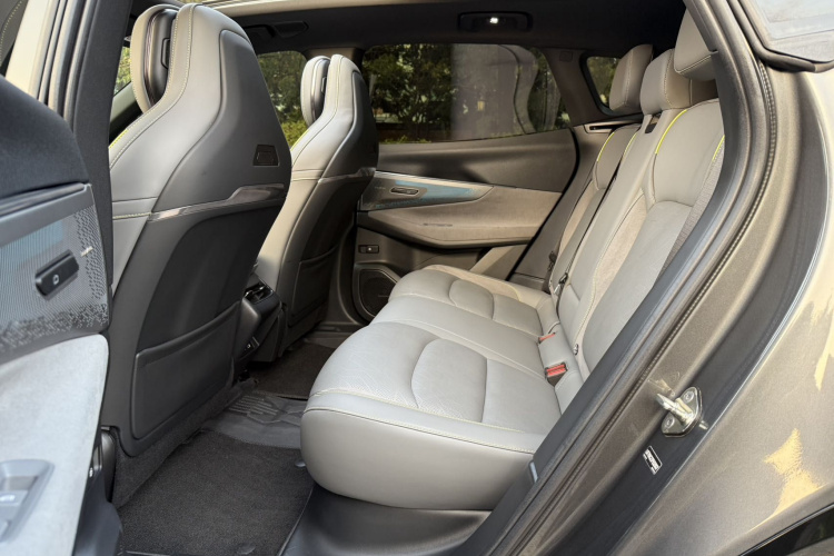 领克08 EM-P 2023款 120km 长续航Halo中控内饰21