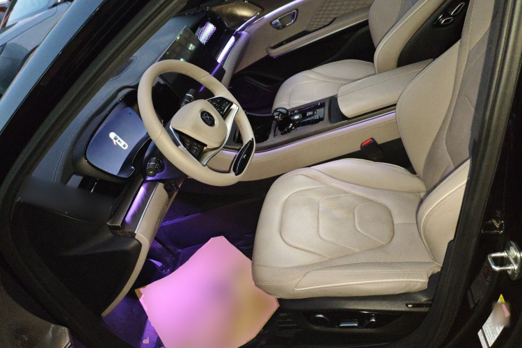 比亚迪 汉 2024款 EV 荣耀版 610KM四驱天神之眼智驾型中控内饰19