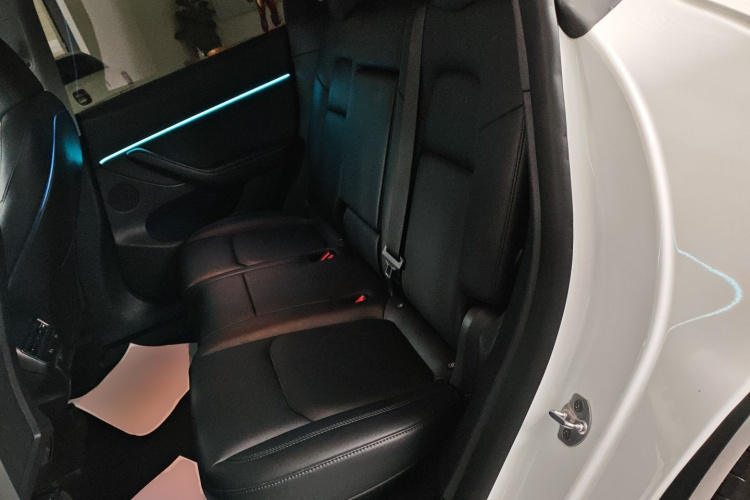 特斯拉 Model Y 2023款 后轮驱动版中控内饰7004