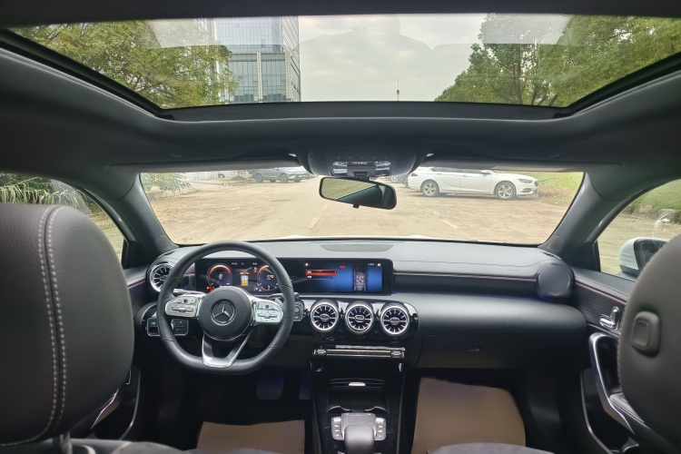 奔驰A级 2022款 改款三 A 200 L 运动轿车时尚型中控内饰7004