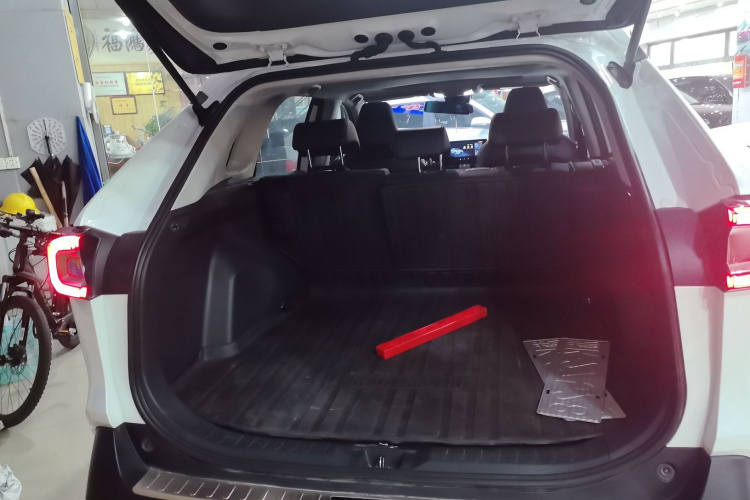 丰田 威兰达 2023款 2.0L CVT两驱都市版机舱底盘23