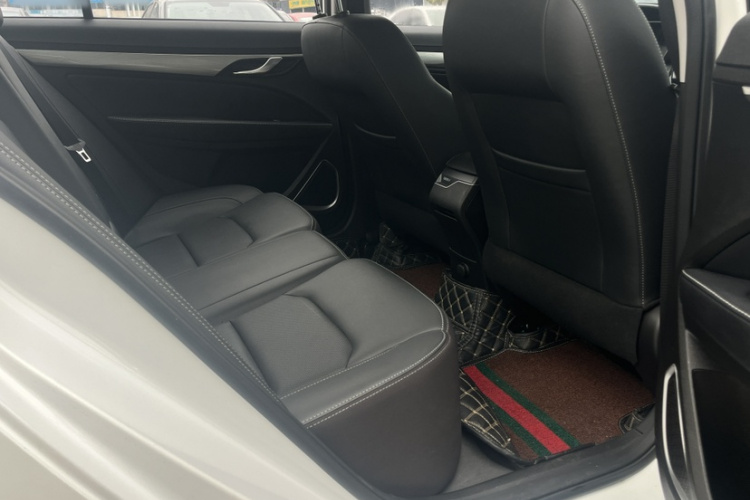 吉利汽车 帝豪 2020款 1.5L CVT向上版中控内饰7003