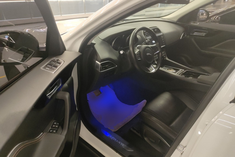 捷豹F-PACE 2018款 2.0T 两驱都市尊享版中控内饰20