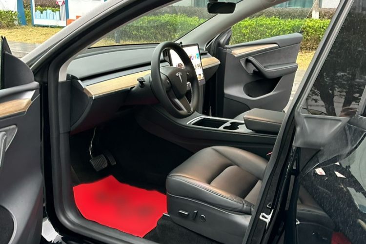 特斯拉 Model Y 2021款 标准续航后驱版中控内饰7004