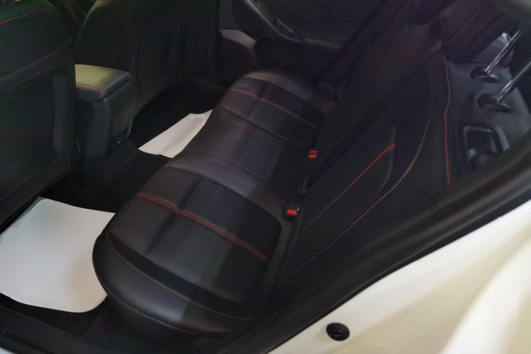 福特 福克斯 2022款 三厢 EcoBoost 180 自动ST Line中控内饰7004