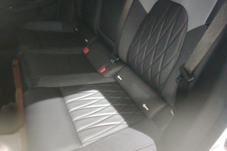 哪吒汽车 哪吒S猎装 2024款 增程300 标准版中控内饰7004