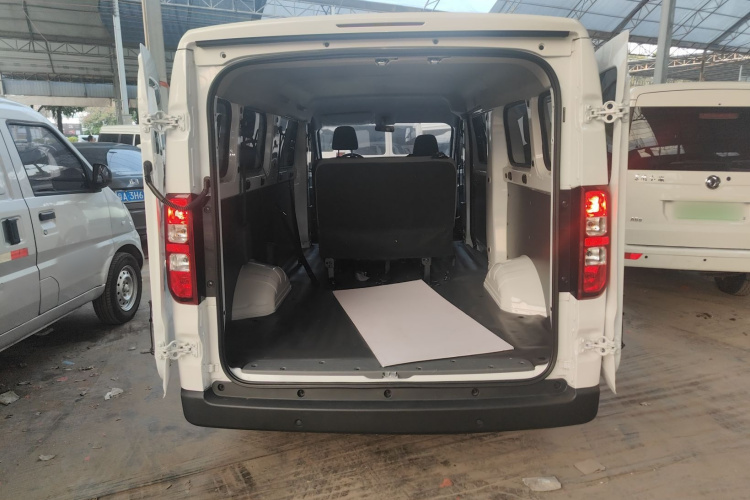 五菱汽车 五菱扬光 2024款 300KM 舒适型客车版 75kW机舱底盘23