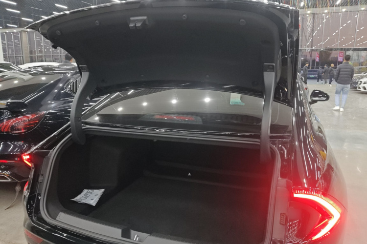 五菱汽车 五菱星光 2025款 610km 智能旗舰型机舱底盘23