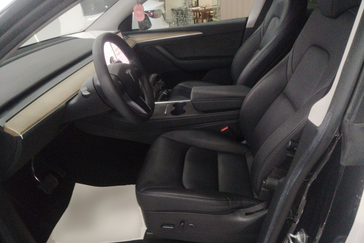 特斯拉 Model Y 2022款 改款 后轮驱动版中控内饰19