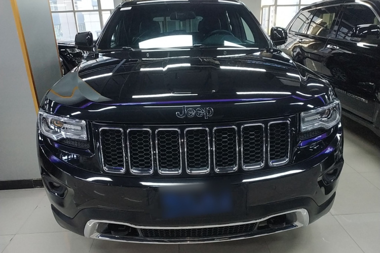 Jeep 大切诺基(进口) 2015款 3.0L 舒享导航版车身外观2