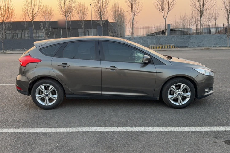 福特 福克斯 2015款 两厢 1.6L 自动舒适型车身外观6007
