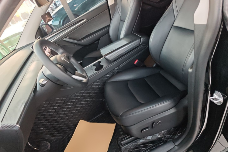 特斯拉 Model Y 2022款 改款 长续航全轮驱动版局部细节19