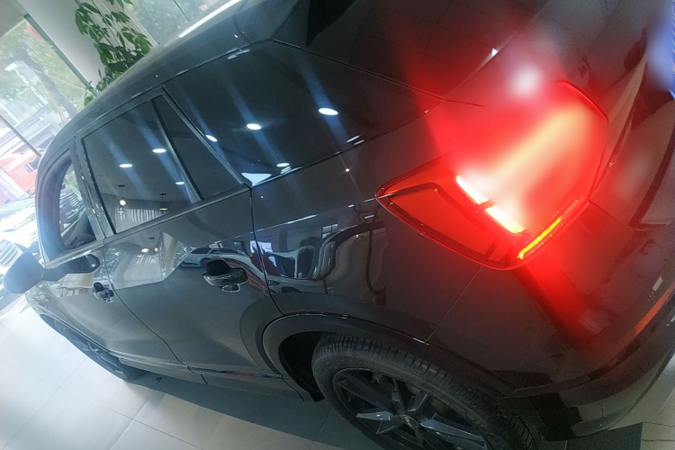 奥迪Q2L 2020款 35 TFSI 进取动感型车身外观4