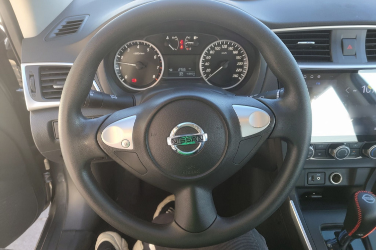 日产 轩逸 2024款 经典 1.6XE CVT舒适版中控内饰13