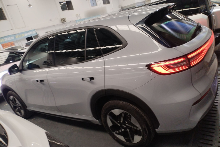 吉利银河 银河E5 2024款 440km 探索版车身外观4