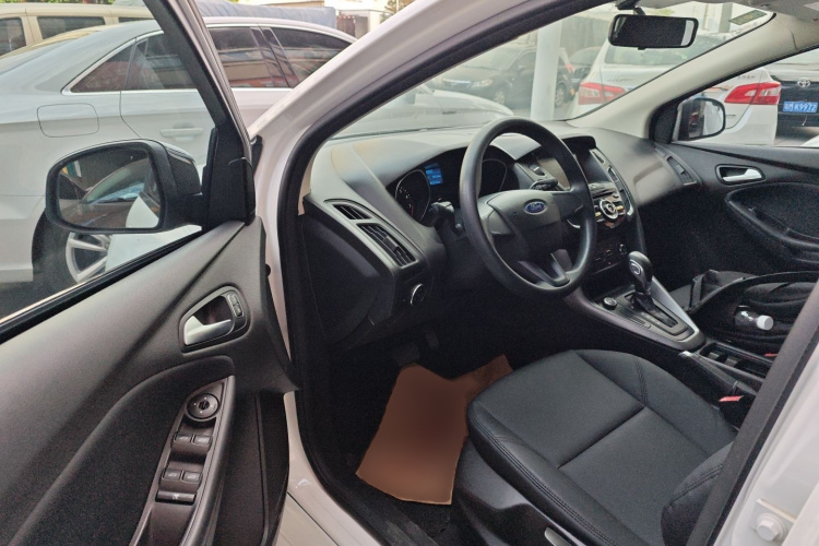 福特 福克斯 2017款 两厢 1.6L 自动舒适型智行版中控内饰7003