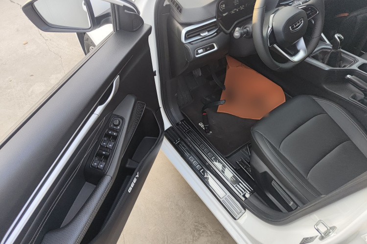 吉利汽车 帝豪 2022款 第4代 1.5L 手动豪华型中控内饰20