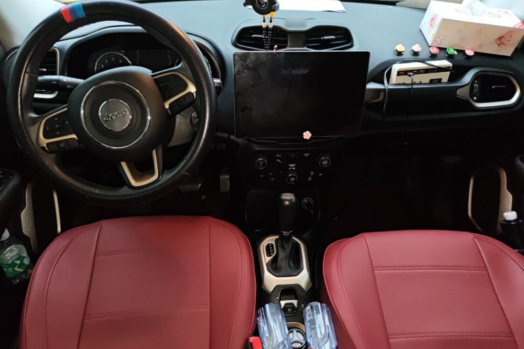 Jeep 自由侠 2018款 互联大屏版 180T 自动高能版中控内饰12