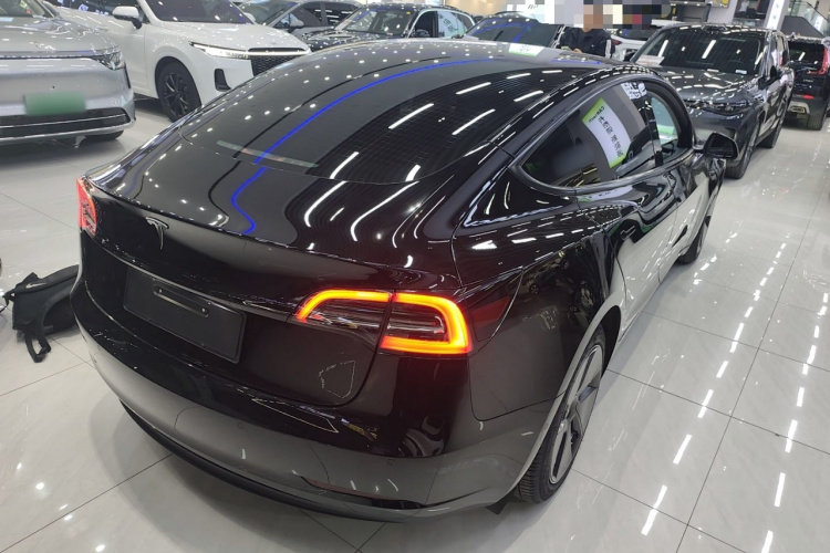 特斯拉 Model 3 2022款 后轮驱动版车身外观7