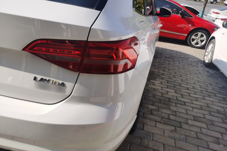 大众 朗逸 2018款 两厢 200TSI DSG舒适版 国V车身外观9