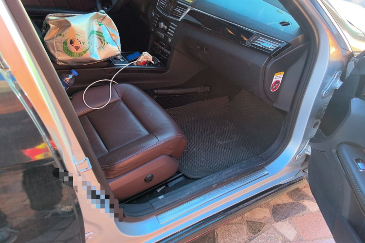 奔驰E级 2011款 E 300 L 时尚尊贵型局部细节9005