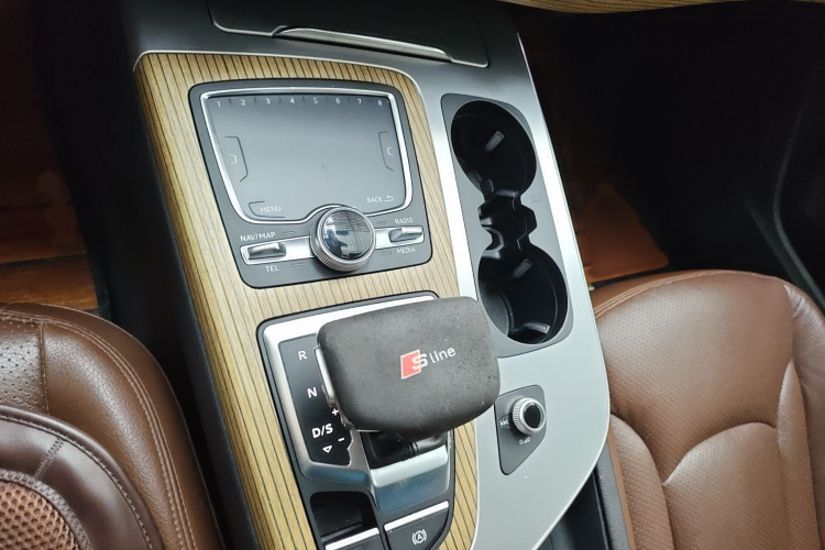 奥迪Q7 2016款 40 TFSI S line运动型局部细节18