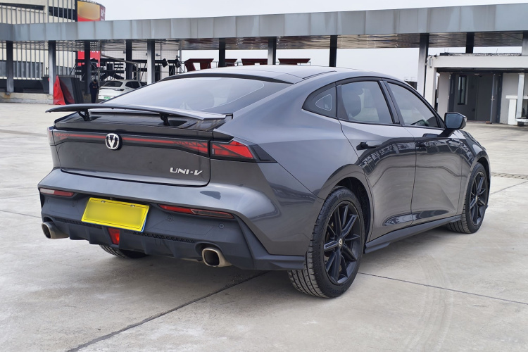 长安UNI-V 2022款 1.5T 尊贵型车身外观6007