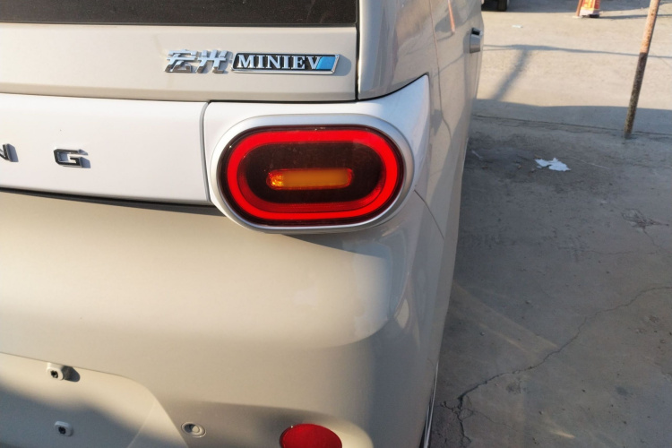 五菱汽车 宏光MINIEV 2024款 第三代 215km 青春版车身外观9