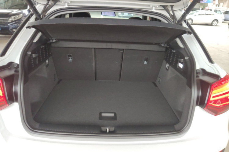 奥迪Q2L 2020款 35 TFSI 时尚动感型机舱底盘23