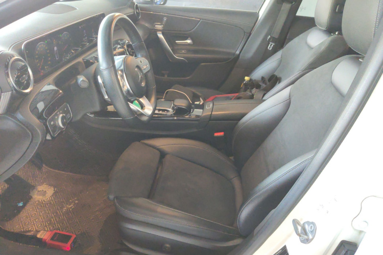 奔驰A级 2019款 A 200 L 运动轿车中控内饰19