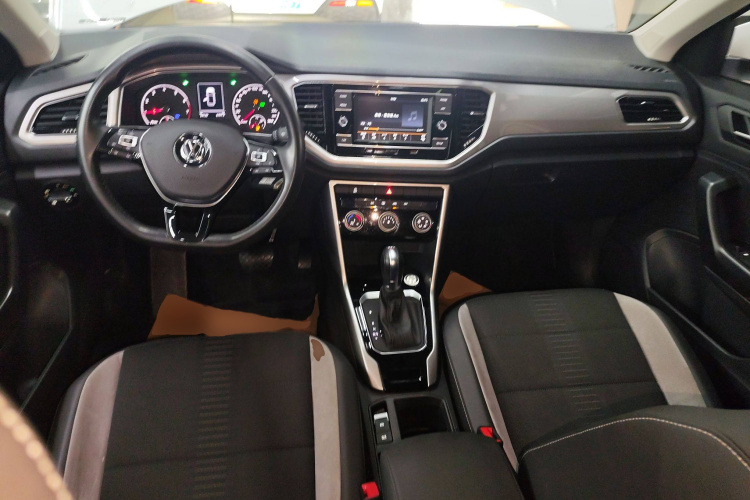 大众 T-ROC探歌 2020款 230TSI DSG两驱进取型中控内饰12